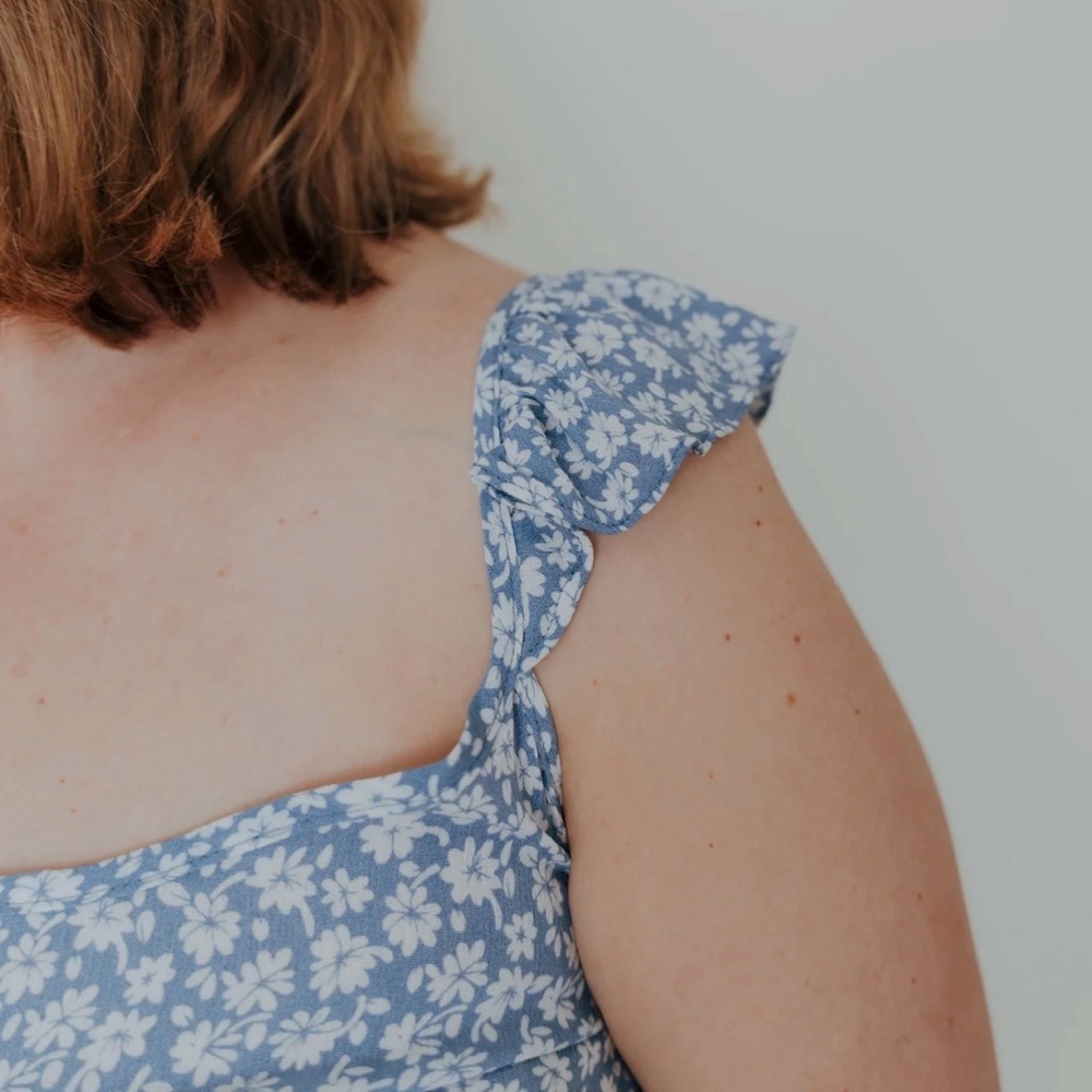 Ruffled Blue and White Sleeveless Tank Top - Picture 4 of 10
